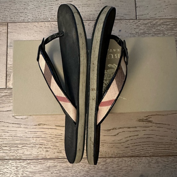 BURBERRY BLACK NOVA CHECK SANDALS FLIP FLOPS SIZE 37 / 7 - Picture 8 of 13